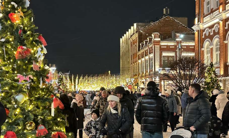 Новогоднее настроение продолжается! Сегодняшний вечер на площади Ленина в городе Ельце!
