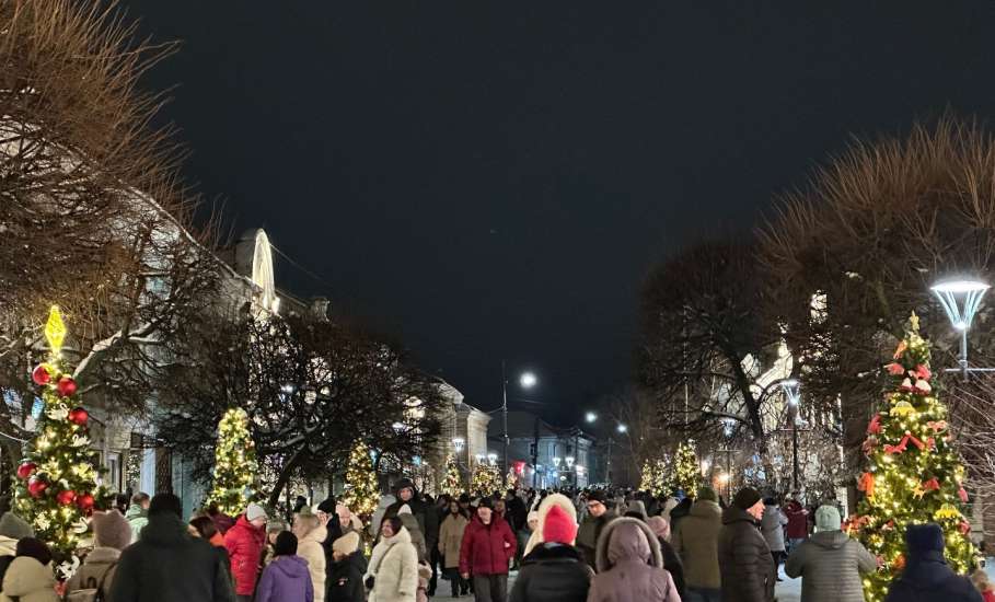 Новогоднее настроение продолжается! Сегодняшний вечер на площади Ленина в городе Ельце!