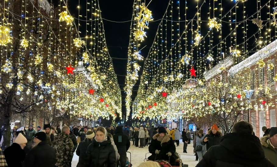 Новогоднее настроение продолжается! Сегодняшний вечер на площади Ленина в городе Ельце!