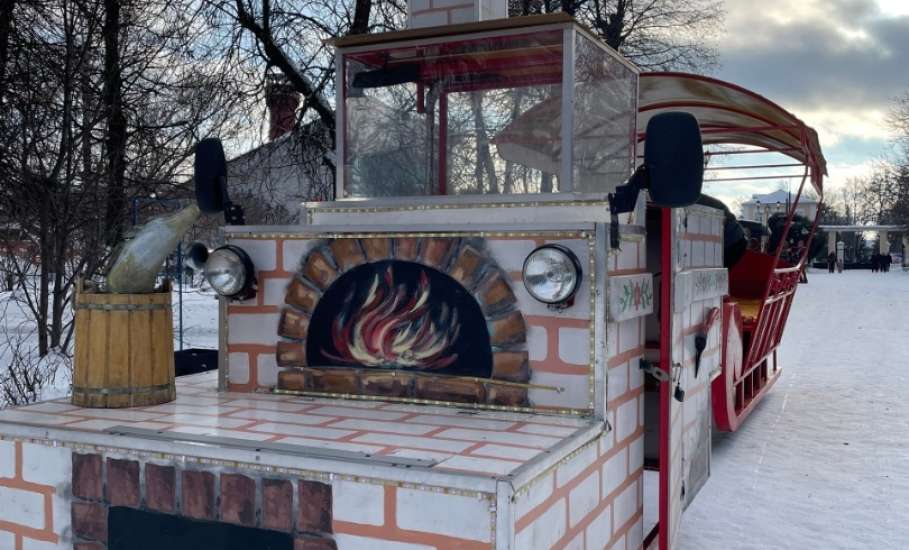 В Городском парке прошла детская игровая программа "Карусель новогодних подарков"