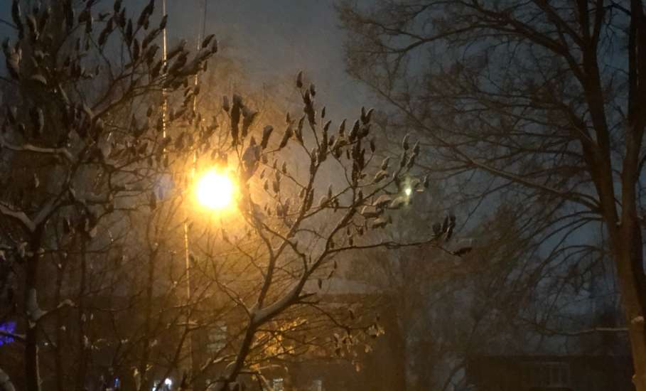 Специалисты АСС выполнили работы по временной герметизации повреждённых от БПЛА остеклений в Ельце