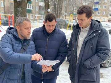 Владимир Сериков: &laquo;С самого утра работаю в Ельце. С главой города Вячеславом Жабиным посетил промышленную зону и встретился с жителями пострадавших домов&raquo;