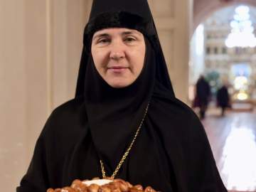 В Рождественский сочельник в храме Спаса Нерукотворного города Ельца совершена Божественная литургия по чину святителя Василия Великого