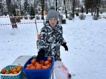 В канун Рождества Христова на территории Детского парка прошли городские соревнования "Мандариновый забег"