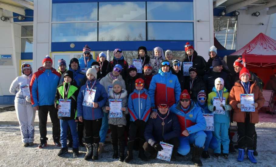 Более 140 спортсменов из пяти регионов съехались на площадку МАУ ФОК &laquo;Воргол&raquo;, чтобы принять участие в Рождественской лыжной гонке &laquo;Открытие сезона 2026&raquo;