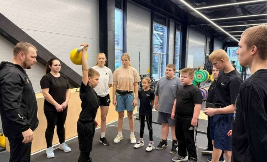 На январских праздниках в МАУ &laquo;Дворец спорта им. А. Петрова&raquo; состоялась открытая тренировка по гиревому спорту