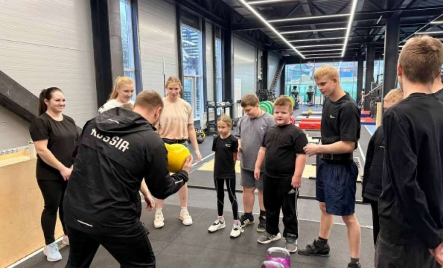 На январских праздниках в МАУ &laquo;Дворец спорта им. А. Петрова&raquo; состоялась открытая тренировка по гиревому спорту