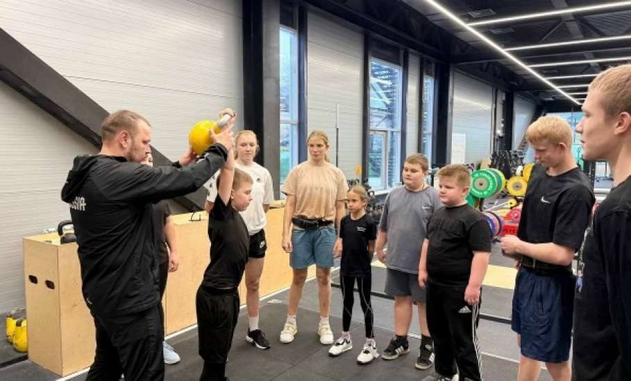 На январских праздниках в МАУ &laquo;Дворец спорта им. А. Петрова&raquo; состоялась открытая тренировка по гиревому спорту