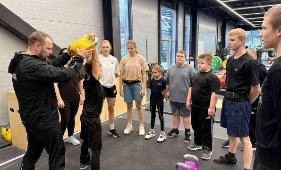 На январских праздниках в МАУ &laquo;Дворец спорта им. А. Петрова&raquo; состоялась открытая тренировка по гиревому спорту