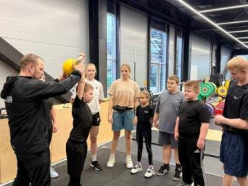 На январских праздниках в МАУ &laquo;Дворец спорта им. А. Петрова&raquo; состоялась открытая тренировка по гиревому спорту