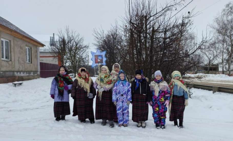 Работники Дома культуры и дети села Талица, провели праздничные колядки!