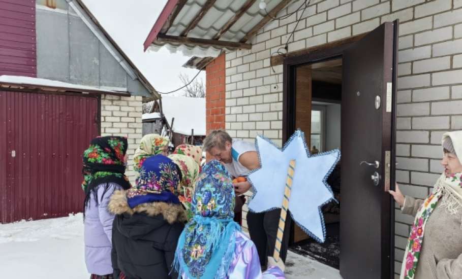 Работники Дома культуры и дети села Талица, провели праздничные колядки!