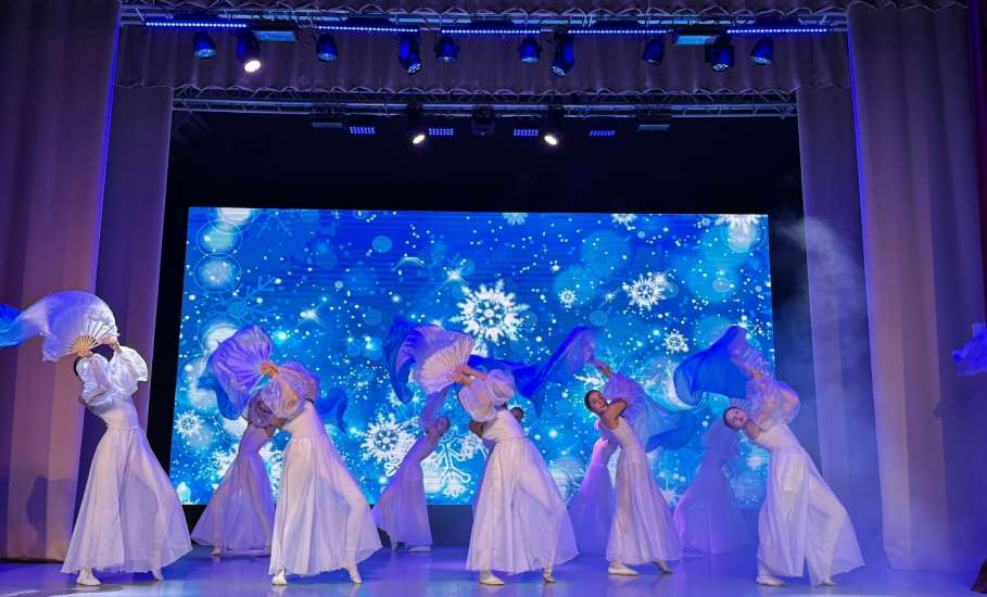 Моменты с новогодних представлений в Доме культуры железнодорожников