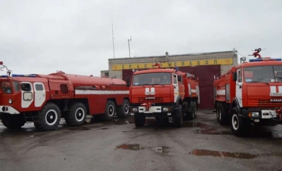 Тушение пожара на нефтебазе в Усманском округе после падения дрона завершено!