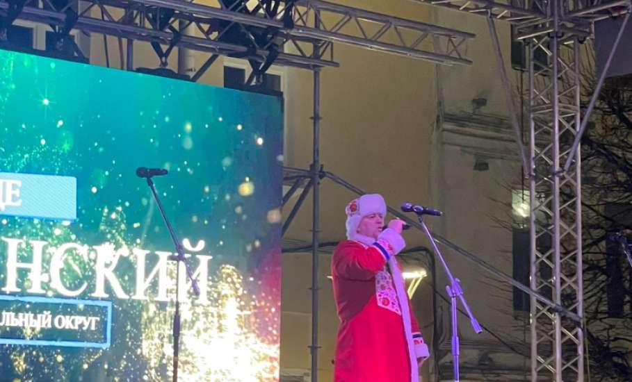 Поздравительная программа Усманского Муниципального округа состоялась вчера на площади Ленина