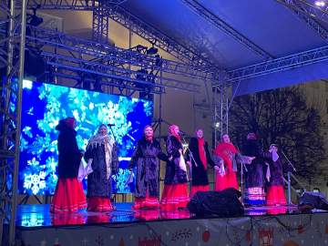 Поздравительная программа Усманского Муниципального округа состоялась вчера на площади Ленина