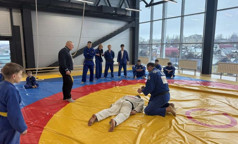 Чемпион мира провёл тренировку по дзюдо в Ельце