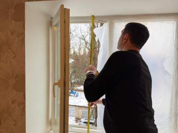 Вячеслав Жабин: &laquo;Держу на контроле ход работ по восстановлению поврежденных остеклений в многоквартирных домах после атаки вражеских беспилотников 5 января&raquo;