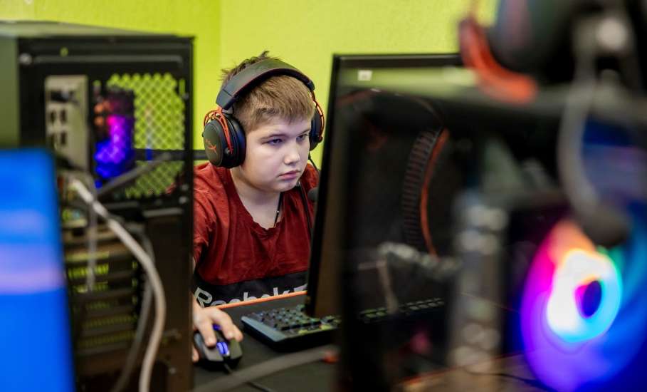 НОВОГОДНИЕ КАНИКУЛЫ В ГОРОДЕ МОЛОДЁЖИ