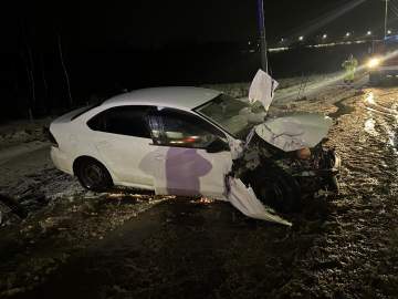 В Задонском районе в ДТП пострадали два пассажира въехавшей в столб иномарки! В Елецком районе пострадал годовалый ребёнок!