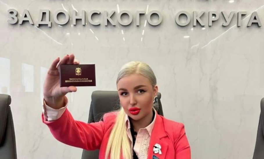 Представительницу ЛДПР из Липецкой области захейтили за хвастовство комитетской &laquo;корочкой&raquo; и эротическими фото!