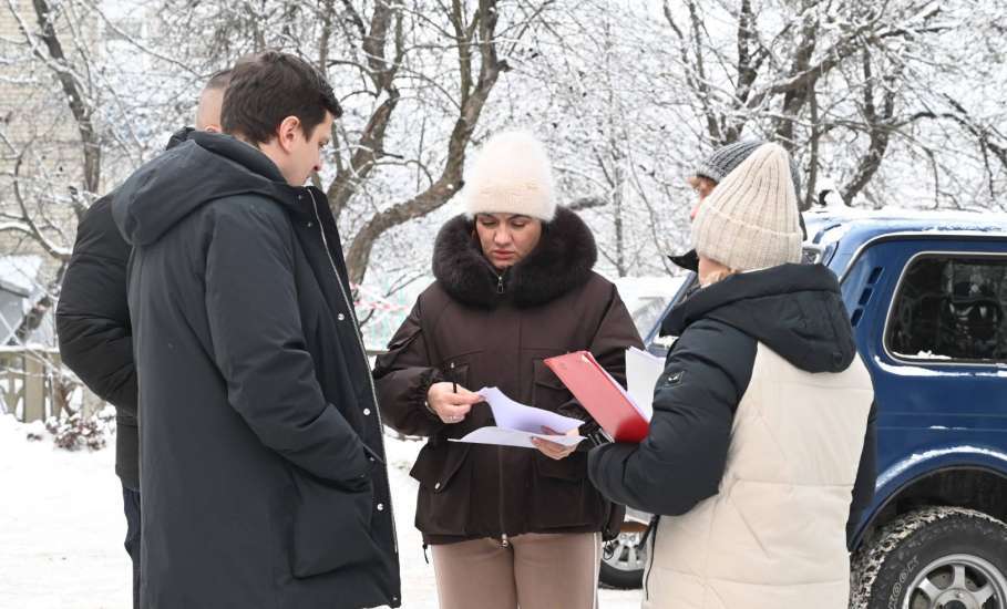 Вячеслав Жабин: &laquo;Сегодня в больнице навестил пострадавшего жителя от ночной атаки беспилотников, а также заехал на адреса, где зафиксированы падения обломков БПЛА&raquo;