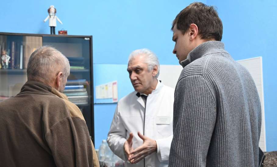 Вячеслав Жабин: &laquo;Сегодня в больнице навестил пострадавшего жителя от ночной атаки беспилотников, а также заехал на адреса, где зафиксированы падения обломков БПЛА&raquo;