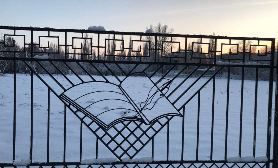 Открытый каток в Ельце травмоопасный у ледового Дворца имени Анатолия Тарасова!