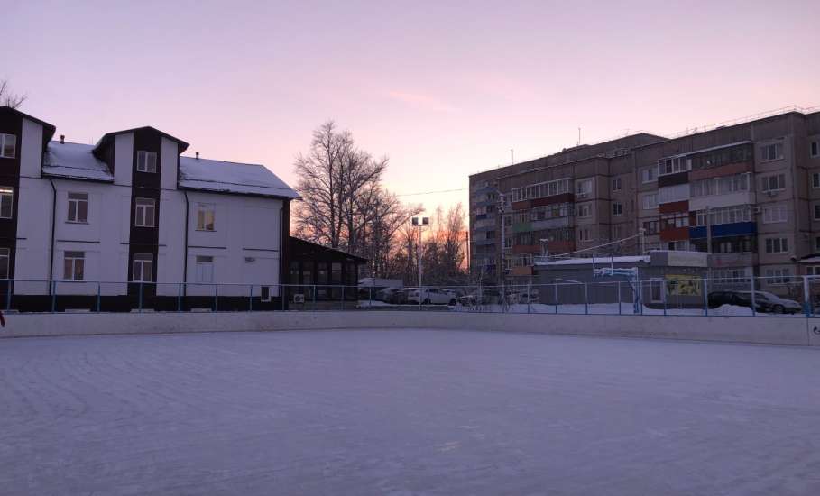 Открытый каток в Ельце травмоопасный у ледового Дворца имени Анатолия Тарасова!