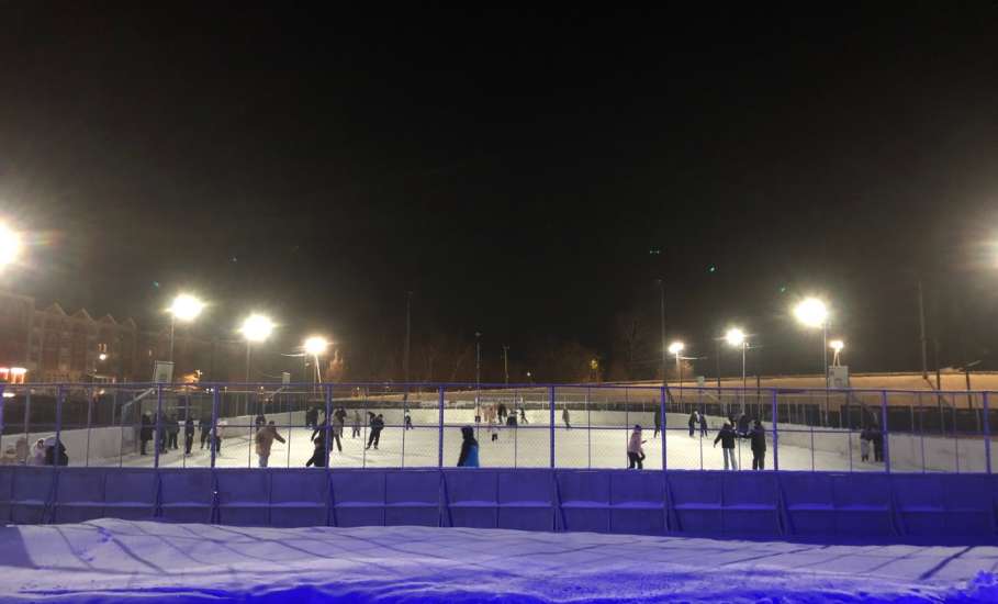 Открытый каток в Засосне у бассейна &laquo;Виктория&raquo; лучше, чем у ледового Дворца!