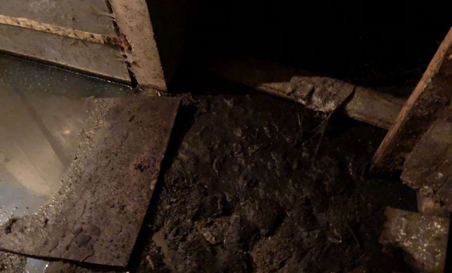 Шок! В Ельце затопило подвал канализационными стоками!