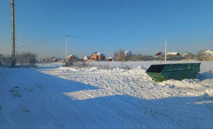 В Ельце очистили дорожные знаки от снега