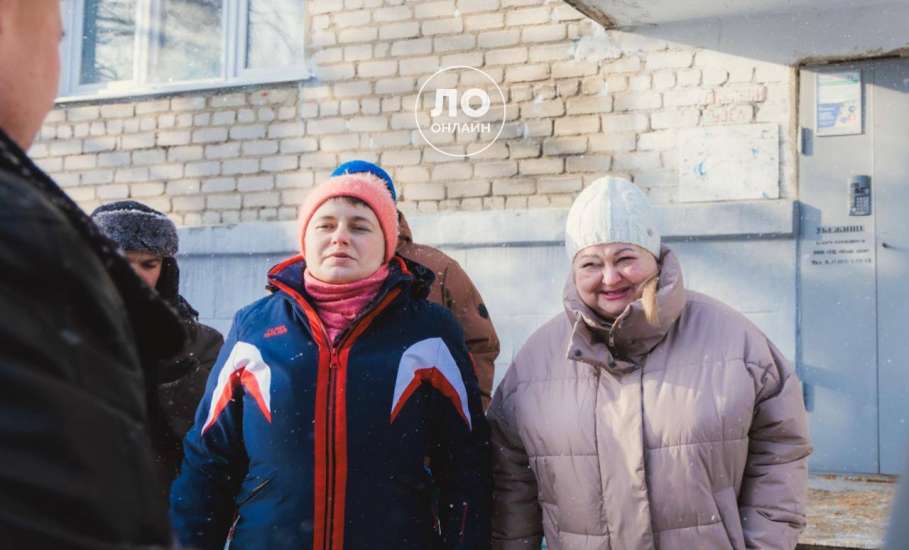 Губернатор ЛО Игорь Артамонов встретился с жителями многоэтажки в Ельце, которая пострадала от украинских БПЛА 12 января