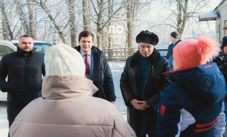 Губернатор ЛО Игорь Артамонов встретился с жителями многоэтажки в Ельце, которая пострадала от украинских БПЛА 12 января