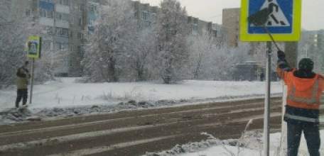 В городе Ельце продолжается уборка в зимнее время года