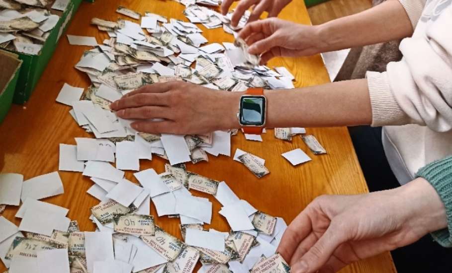 Подведены итоги народного голосования за приз зрительских симпатий в рамках конкурса ёлочных игрушек в стиле XIX века в Музее купечества и сословий.