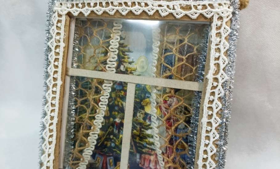 Подведены итоги народного голосования за приз зрительских симпатий в рамках конкурса ёлочных игрушек в стиле XIX века в Музее купечества и сословий.