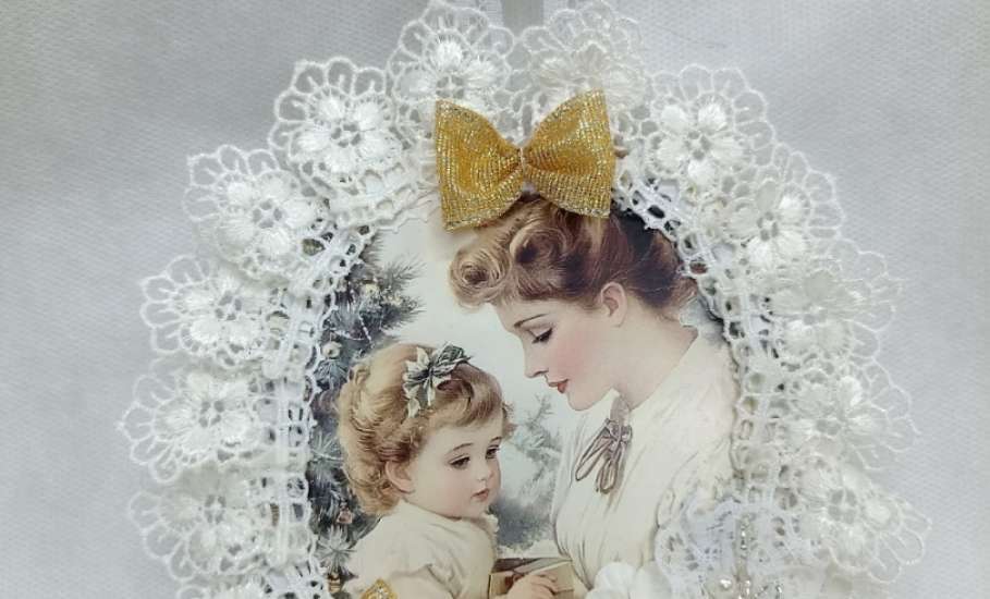 Подведены итоги народного голосования за приз зрительских симпатий в рамках конкурса ёлочных игрушек в стиле XIX века в Музее купечества и сословий.