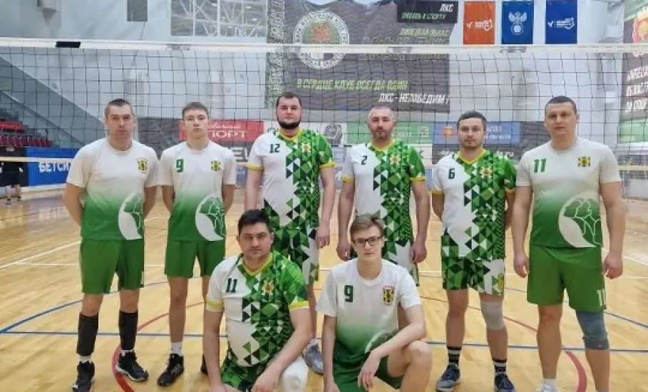 В финале чемпионата Липецкой области по волейболу среди мужчин сборная команда Елецкого округа завоевала второе место