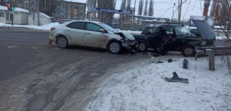 Елецкие автоинспекторы устанавливают обстоятельства ДТП, в котором пострадала пассажирка иномарки!