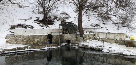 В праздник Крещения Господня многие ельчане побывали на роднике Гремучий