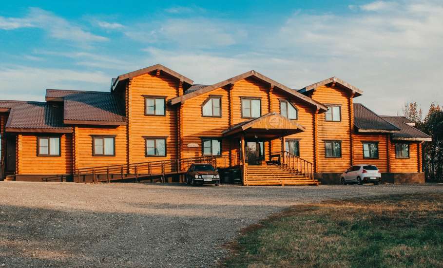 Заместитель губернатора Липецкой области Сергей Курбатов и министр экономического развития региона Лариса Шибина посетили Елецкий округ с рабочей поездкой