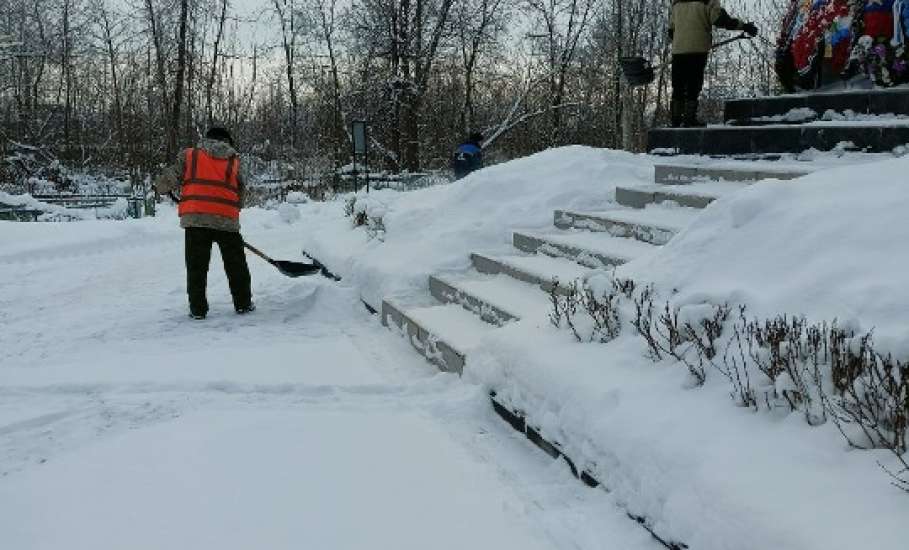Сотрудники МУП &laquo;Елец-Сервис&raquo; продолжают работы по благоустройству города