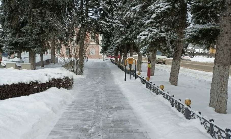 Сотрудники МУП &laquo;Елец-Сервис&raquo; продолжают работы по благоустройству города