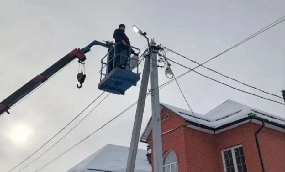 Управление благоустройства города Ельца продолжает восстанавливать уличное освещение