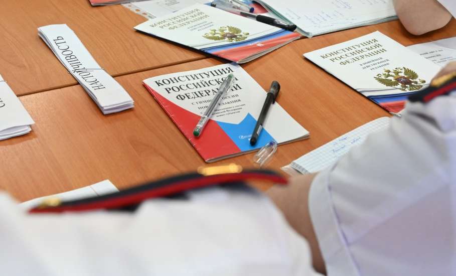 Сегодня для участников конкурса "Учитель года города Ельца - 2026" продолжилось испытание "Урок"