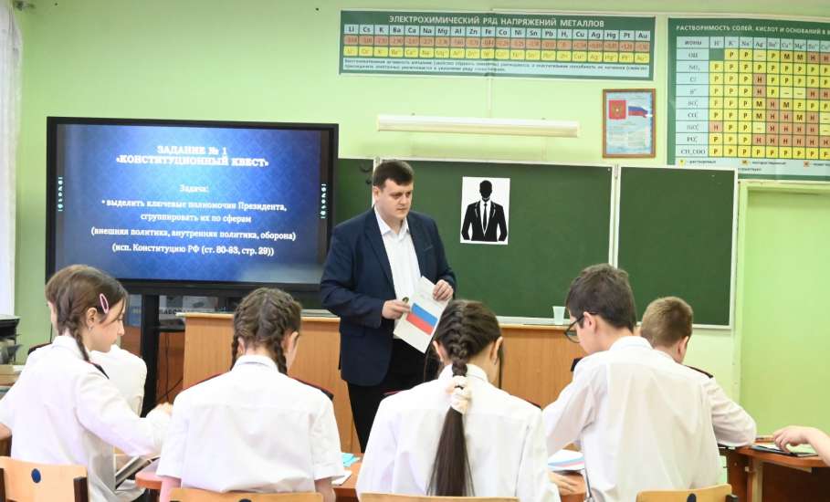 Сегодня для участников конкурса "Учитель года города Ельца - 2026" продолжилось испытание "Урок"