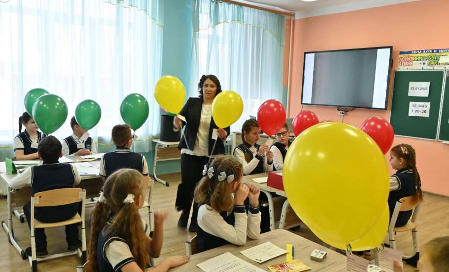 Сегодня для участников конкурса "Учитель года города Ельца - 2026" продолжилось испытание "Урок"