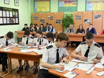 Сегодня для участников конкурса "Учитель года города Ельца - 2026" продолжилось испытание "Урок"