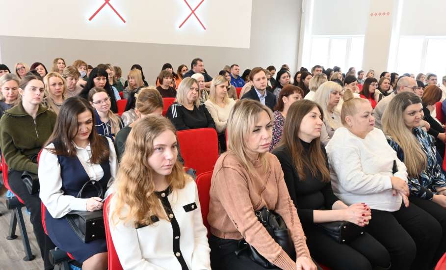 В Ельце сегодня состоялся просветительский форум для педагогов и родителей